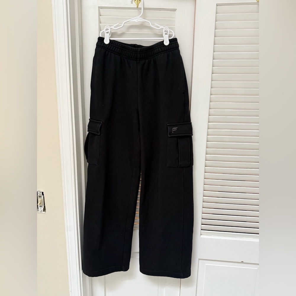 Fabletics - Black Cozy Fleece Wide Leg Cargo Sweatpant